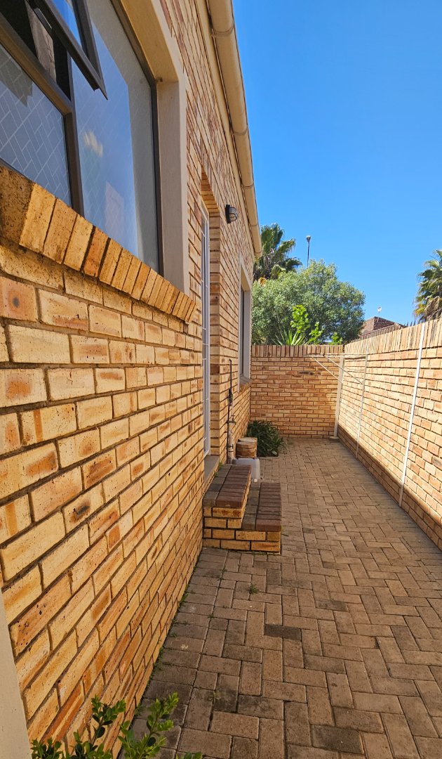 3 Bedroom Property for Sale in Langenhovenpark Free State